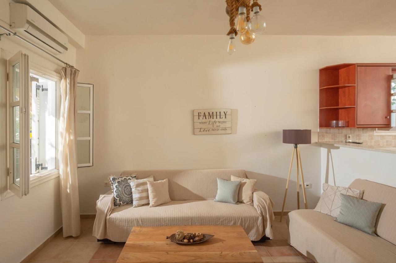 Loukas & Emma Eco Houses Perissa  Bagian luar foto